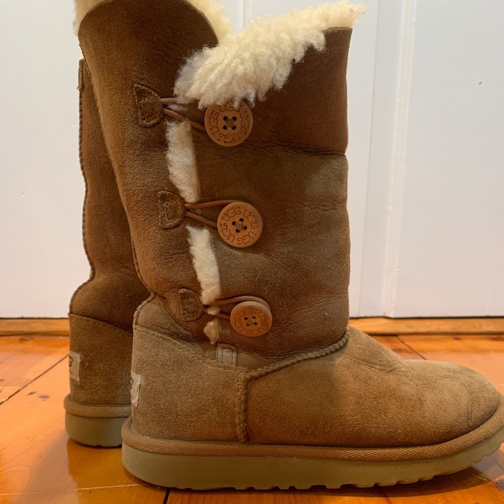 kids tall uggs with buttons